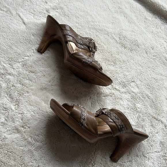 Söfft Calvados Snakeskin Sandals – Size 10 | Leather Elegance | Glam & Comfort | - Picture 3 of 6